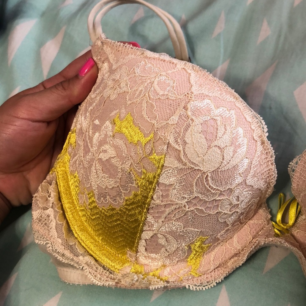 Victoria’s Secret push up bra size 32C